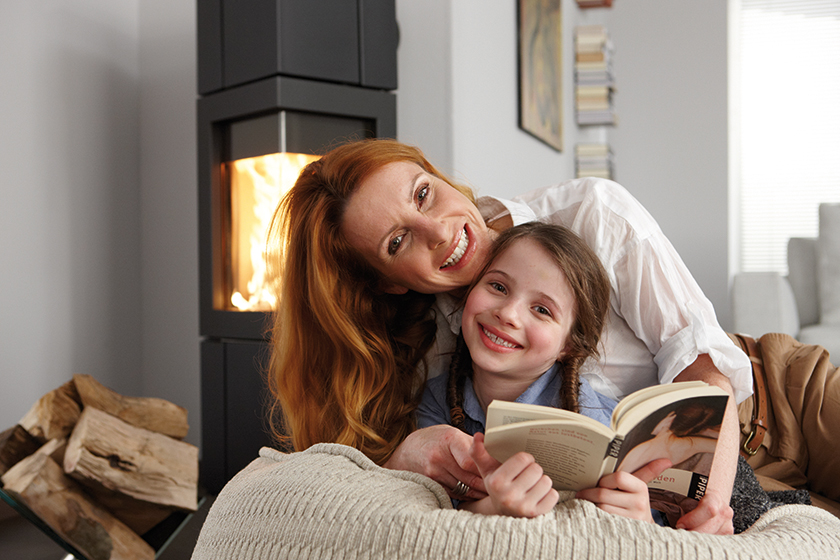 Kinder und Kaminofen-Feuer - unsere Tipps zur Sicherheit.